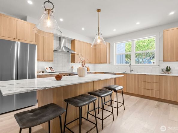 7350 22nd Avenue NW B, Seattle WA 98117