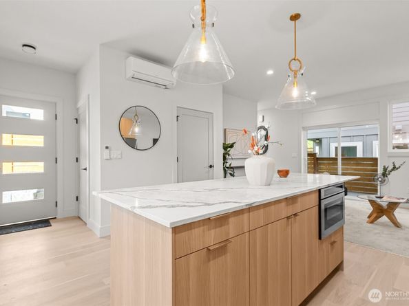 7350 22nd Avenue NW B, Seattle WA 98117