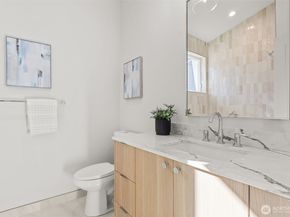 7350 22nd Avenue NW B, Seattle WA 98117