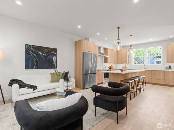 7350 22nd Avenue NW B, Seattle WA 98117