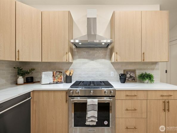 16413 NE 105th Place, Redmond WA 98052