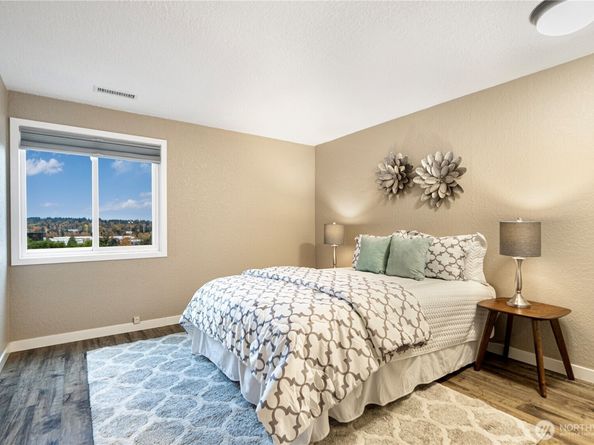 12540 SE 32nd Street 35, Bellevue WA 98005