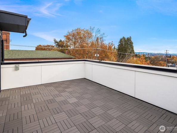 723 18th Avenue, Seattle WA 98122