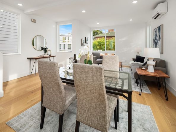 723 18th Avenue, Seattle WA 98122