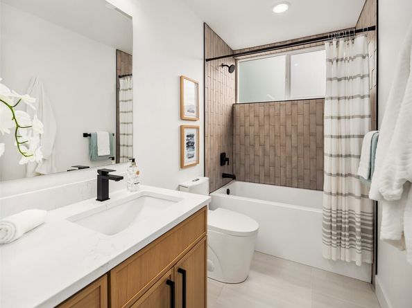 723 18th Avenue, Seattle WA 98122