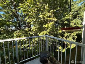 15238 SE 43rd Court E301, Bellevue WA 98006