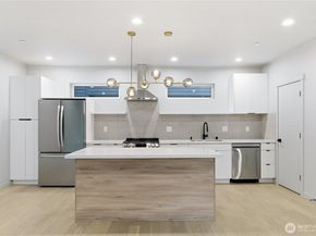 11831 59th Avenue S B, Seattle WA 98178