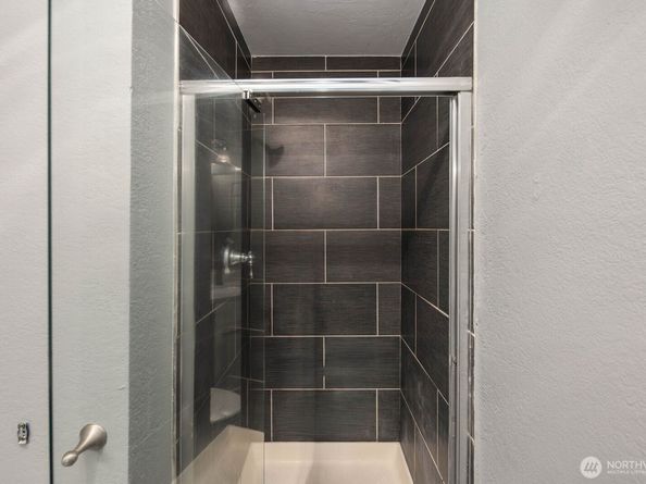 23410 18th Avenue S F101, Des Moines WA 98198