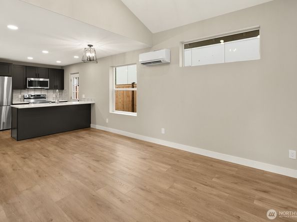 13005 1st Avenue NE, Seattle WA 98125