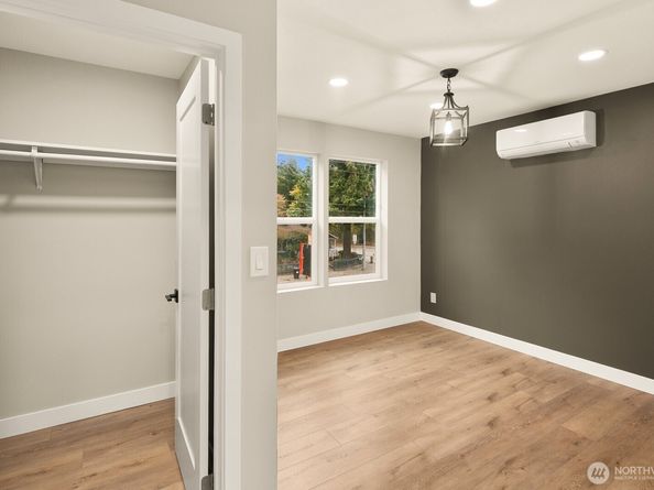 13005 1st Avenue NE, Seattle WA 98125