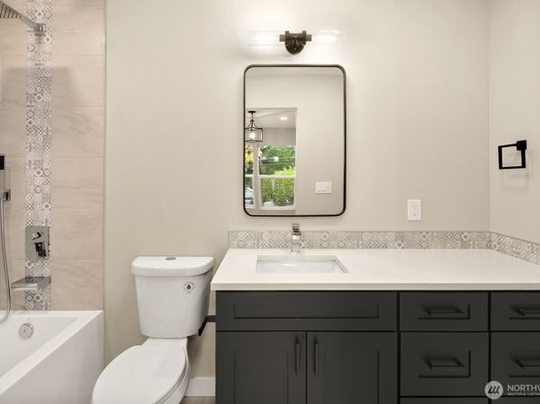 13005 1st Avenue NE, Seattle WA 98125