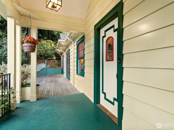 615 36th Avenue, Seattle WA 98122