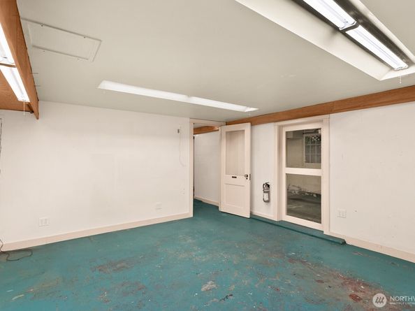 615 36th Avenue, Seattle WA 98122