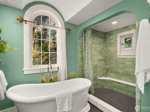 615 36th Avenue, Seattle WA 98122