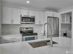 3022 63rd Avenue SW 302, Seattle WA 98116