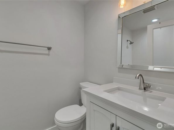 3022 63rd Avenue SW 302, Seattle WA 98116