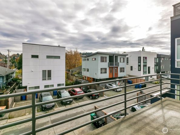 3022 63rd Avenue SW 302, Seattle WA 98116