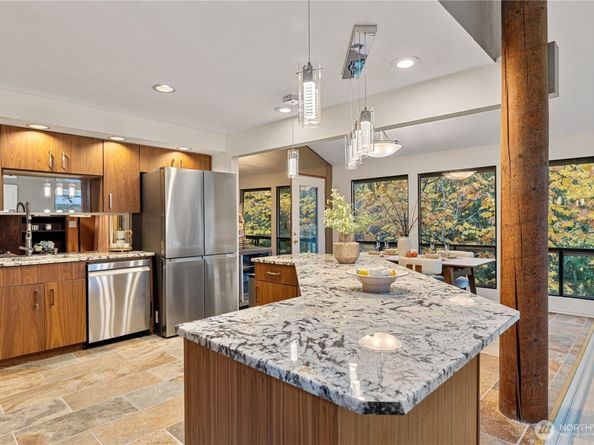 118 168th Avenue NE, Bellevue WA 98008