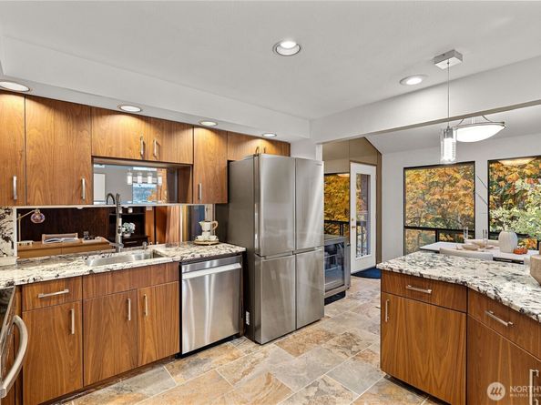 118 168th Avenue NE, Bellevue WA 98008