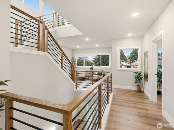 329 N 103rd Street, Seattle WA 98133