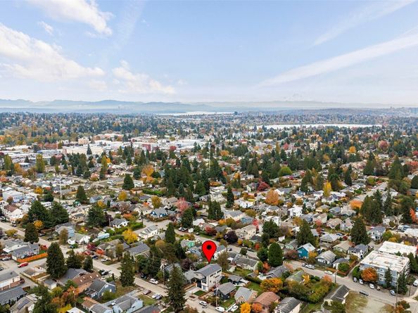 329 N 103rd Street, Seattle WA 98133