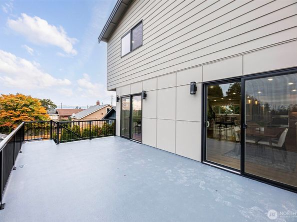 329 N 103rd Street, Seattle WA 98133