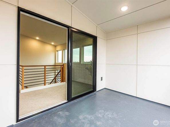 329 N 103rd Street, Seattle WA 98133