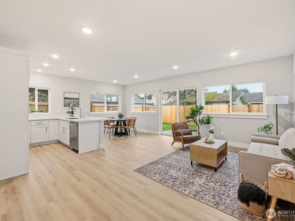 329 N 103rd Street, Seattle WA 98133