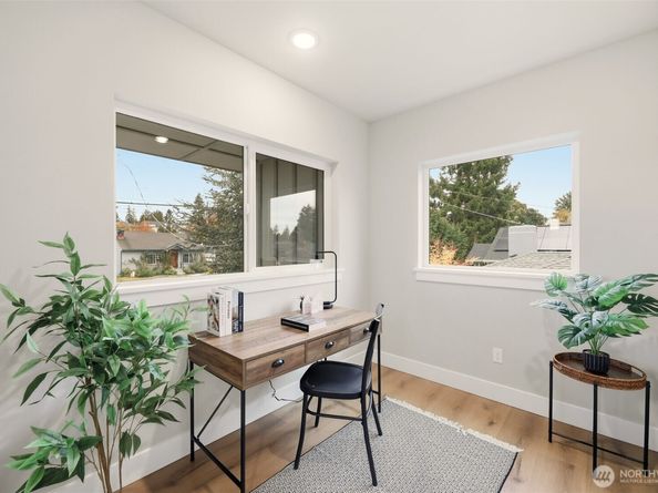 329 N 103rd Street, Seattle WA 98133