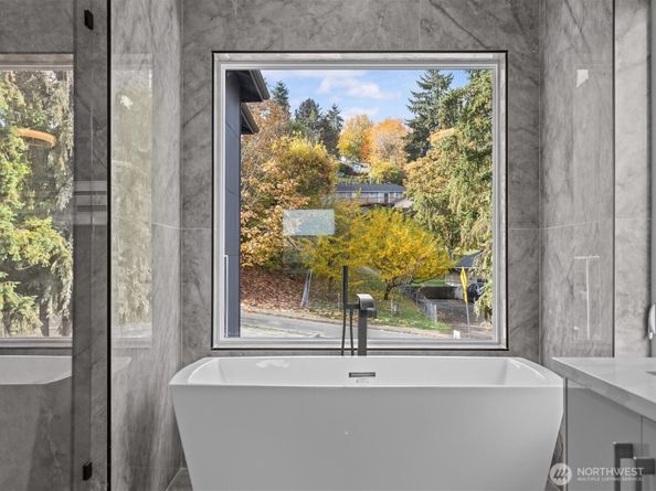 5708 S 142nd Street, Tukwila WA 98168