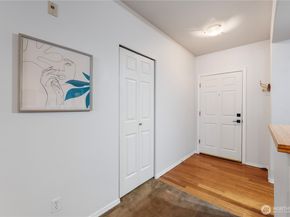 3221 SW Avalon Way 413, Seattle WA 98126