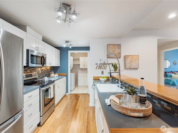 3221 SW Avalon Way 413, Seattle WA 98126