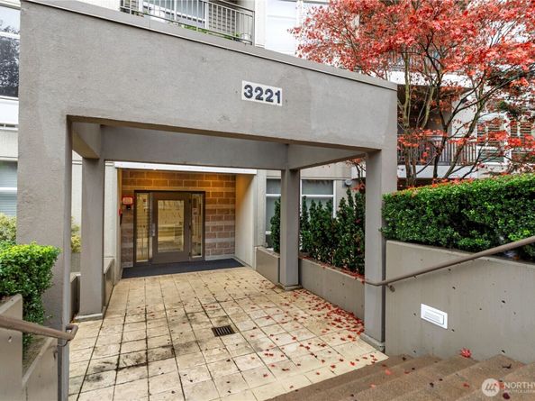 3221 SW Avalon Way 413, Seattle WA 98126