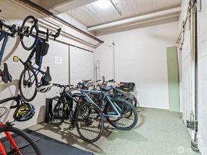 530 W Olympic Place 301, Seattle WA 98119