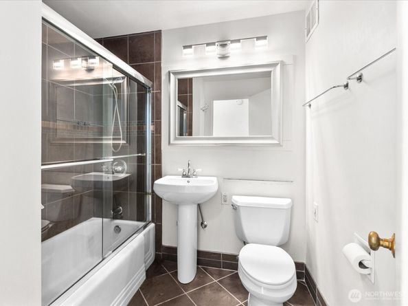 530 W Olympic Place 301, Seattle WA 98119