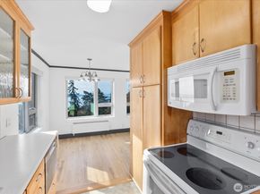 530 W Olympic Place 301, Seattle WA 98119