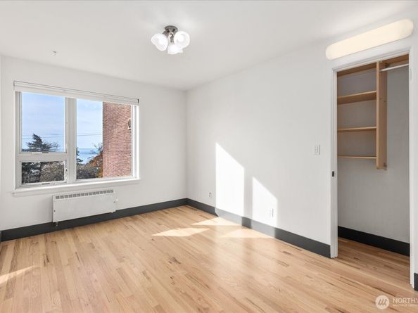 530 W Olympic Place 301, Seattle WA 98119