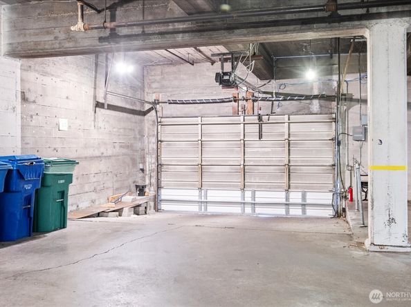 530 W Olympic Place 301, Seattle WA 98119