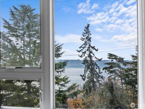 530 W Olympic Place 301, Seattle WA 98119