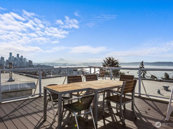 530 W Olympic Place 301, Seattle WA 98119