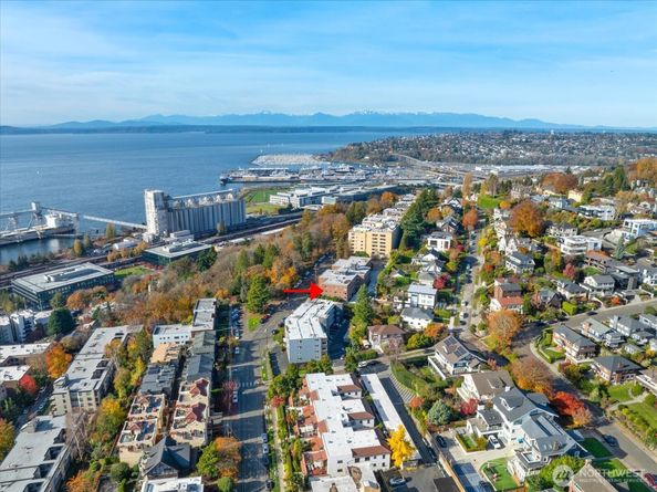 530 W Olympic Place 301, Seattle WA 98119