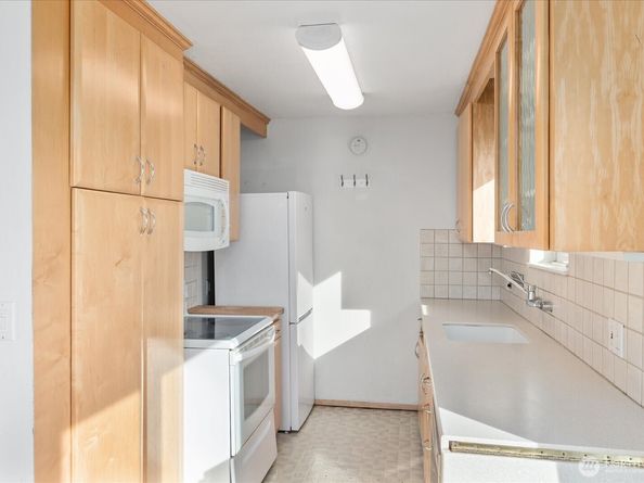 530 W Olympic Place 301, Seattle WA 98119