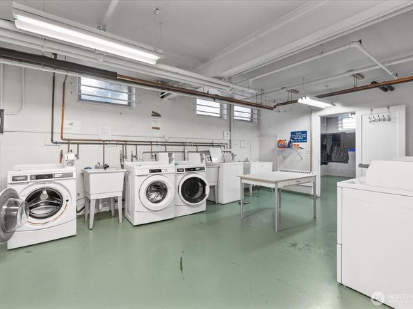 530 W Olympic Place 301, Seattle WA 98119