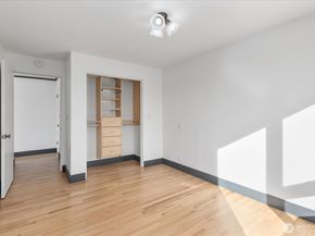 530 W Olympic Place 301, Seattle WA 98119