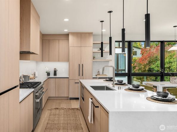 417 99th Avenue NE, Bellevue WA 98004