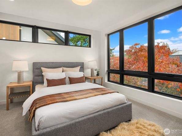 417 99th Avenue NE, Bellevue WA 98004