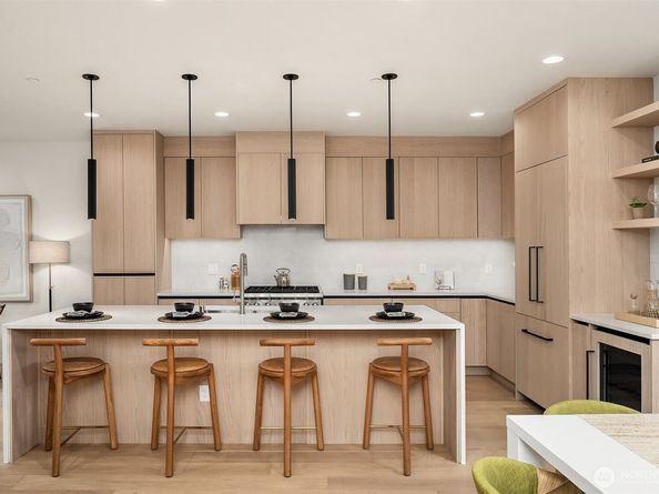 417 99th Avenue NE, Bellevue WA 98004