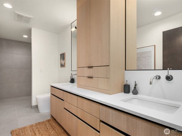 417 99th Avenue NE, Bellevue WA 98004