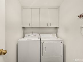 9320 NE Juanita Drive 1B, Kirkland WA 98034