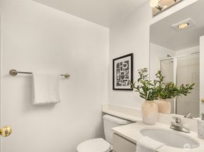 9320 NE Juanita Drive 1B, Kirkland WA 98034